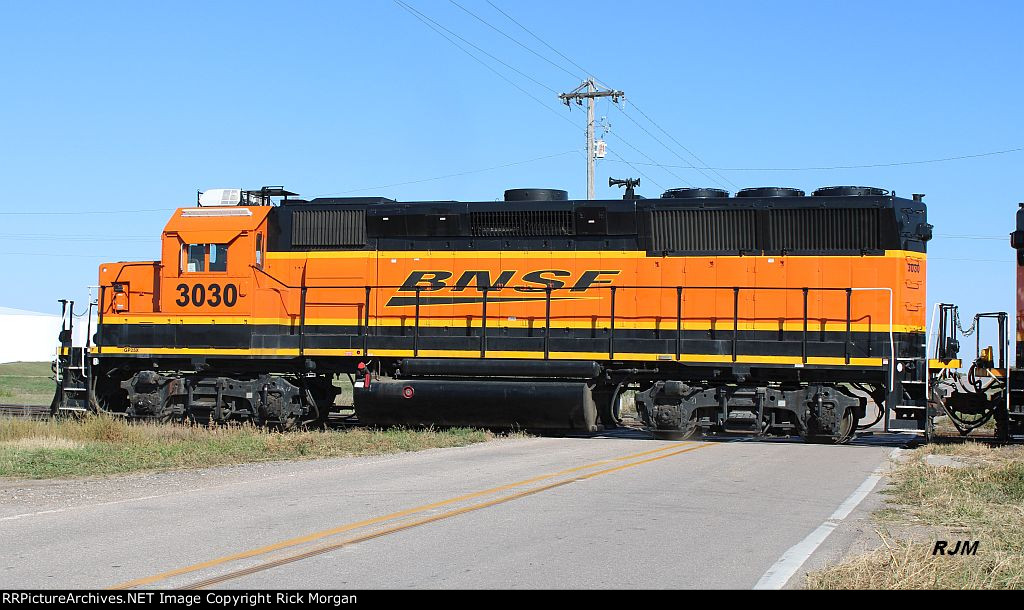 BNSF 3030 Working near Hastings